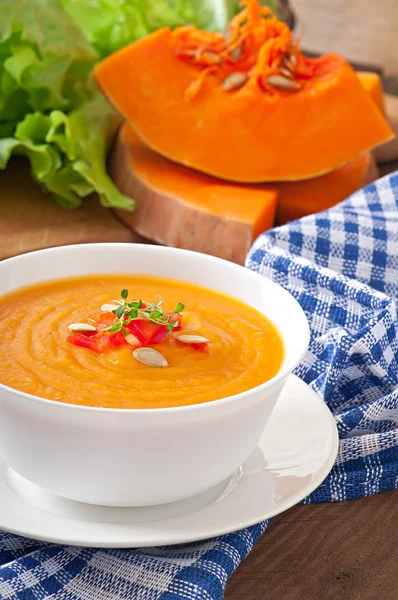 Délicieuse crème de soupe de citrouille — Photo