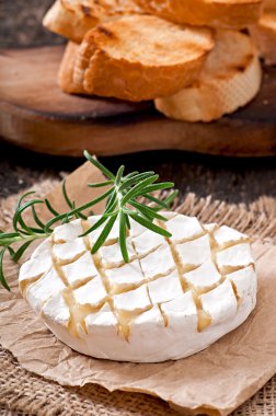 Biberiye ve tost ile peynir