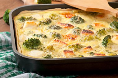 Quiche brokoli ve beyaz peynir ile