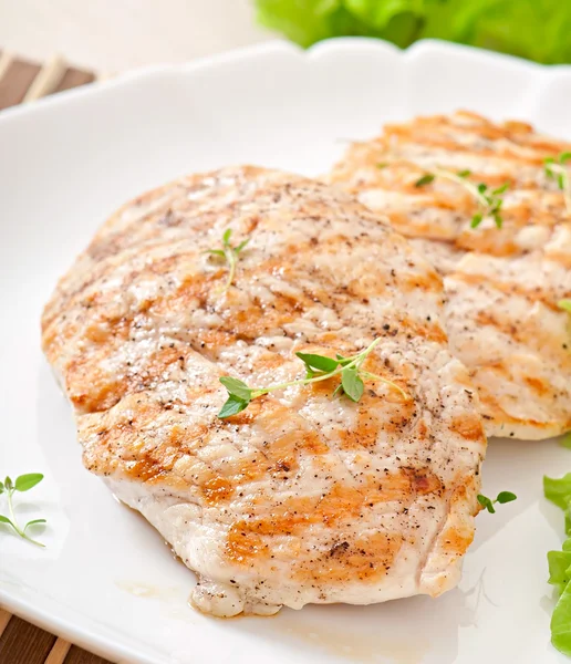 Grilled chicken breasts — Stock Photo, Image
