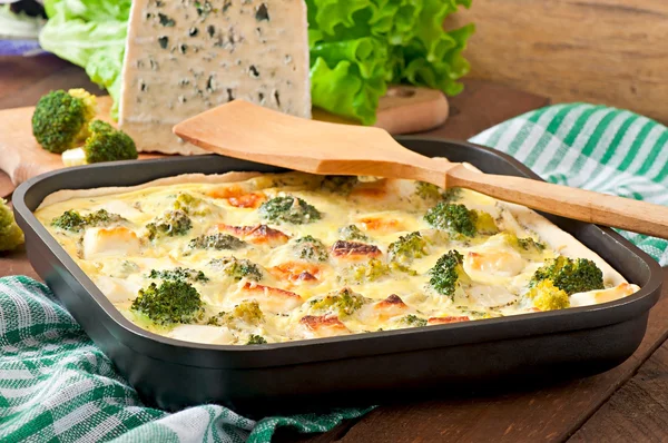Quiche with broccoli and feta cheese — Stock Photo, Image