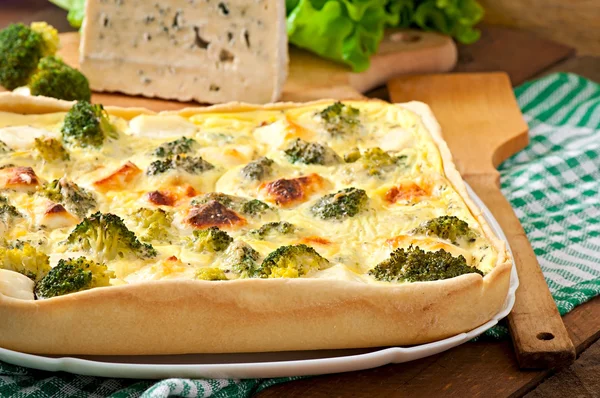 Quiche brokoli ve beyaz peynir ile — Stok fotoğraf