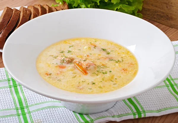 Soupe finlandaise crémeuse au saumon — Photo