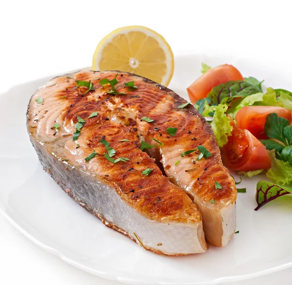Grilled salmon with salad — Stock Photo, Image