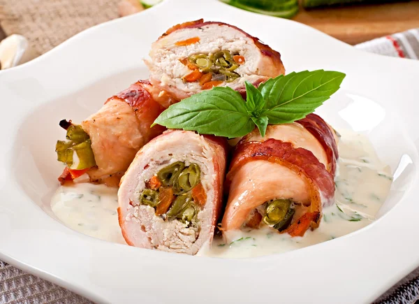 Deliciosos rollos de pollo — Foto de Stock