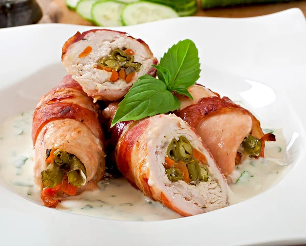 Deliciosos rollos de pollo — Foto de Stock