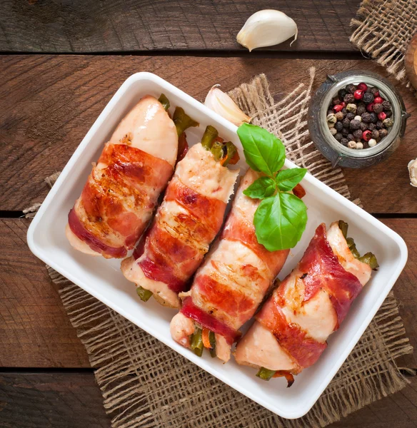 Delicious chicken rolls stuffed with green beans — Stock Image Delicious chicken rolls stuffed with green beans Royalty Free Stock Photos