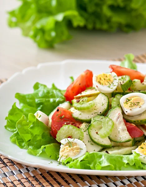 Summer salad with lettuce — Stock Photo, Image