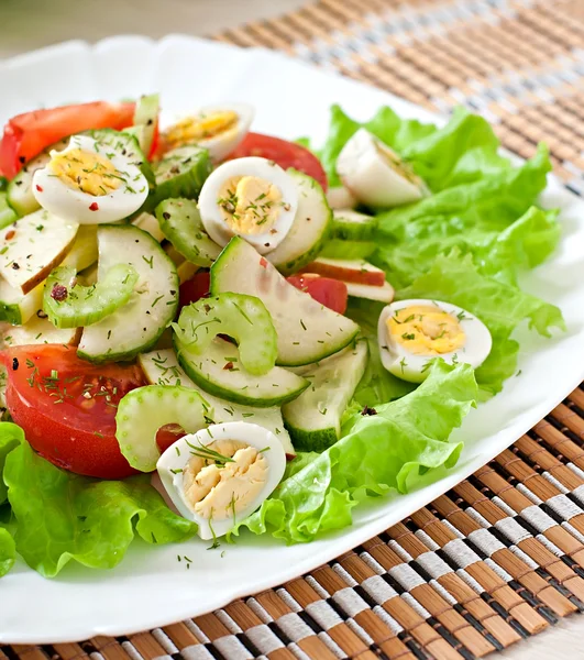 Sommersalat med salat – stockfoto