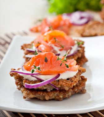 Karabuğday krep tuzlanmış somon ile