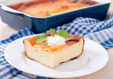 İştah açıcı süzme peynir güveç