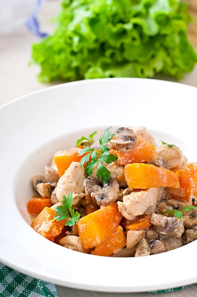 Guiso de pollo con verduras — Foto de Stock