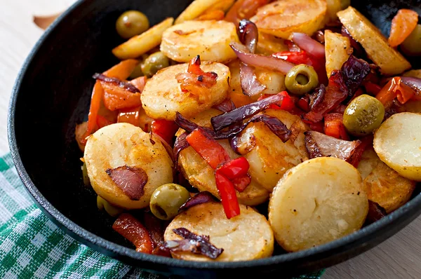 Baked potato with vegetables — Stock Photo, Image