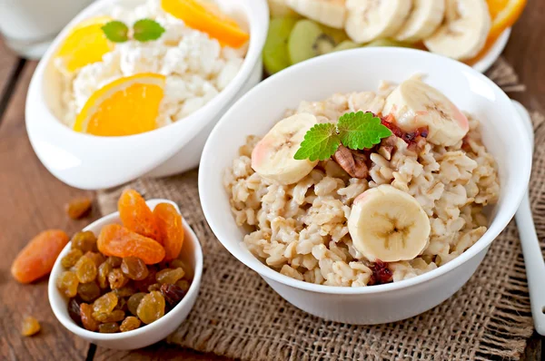 Healthy tasty breakfast — Stock Photo, Image