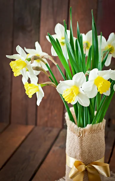 Bouquet of narcissus in vase — Stock Photo, Image