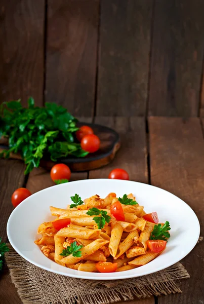 Penne-Nudeln in Tomatensauce — Stockfoto