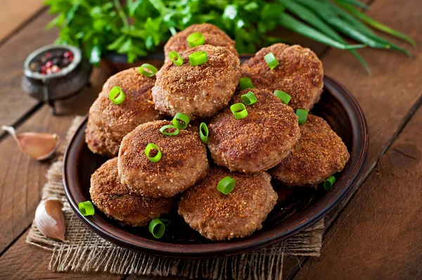 Costeletas de carne com legumes — Fotografia de Stock