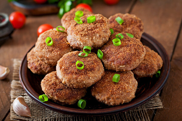 Meat cutlets with vegetables