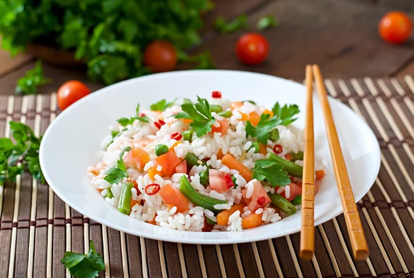 Hälsosam ris med grönsaker — Stockfoto