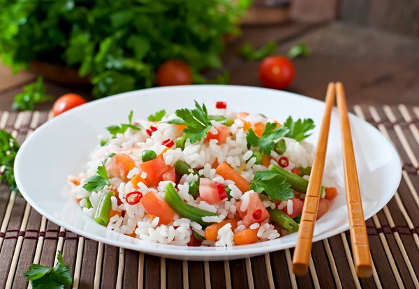 Здоровый рис с овощами — стоковое фото