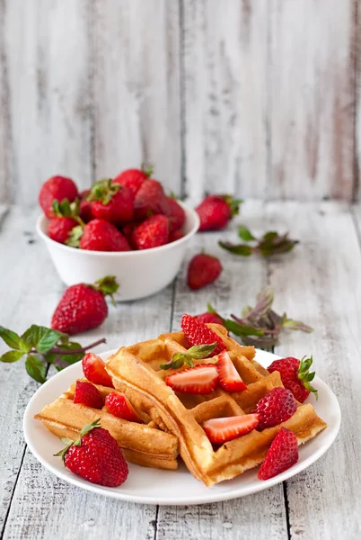 Belgium waffles with  strawberries — Stock Photo, Image