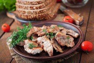 Kızarmış et ve çavdar ekmeği sandviç için adet