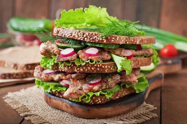 Sandwich with meat, vegetables — Stock Photo, Image