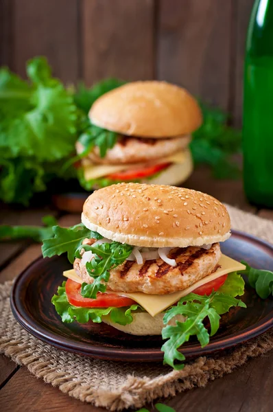 Sandwiches  with chicken burger and vegetables — Stock Photo, Image