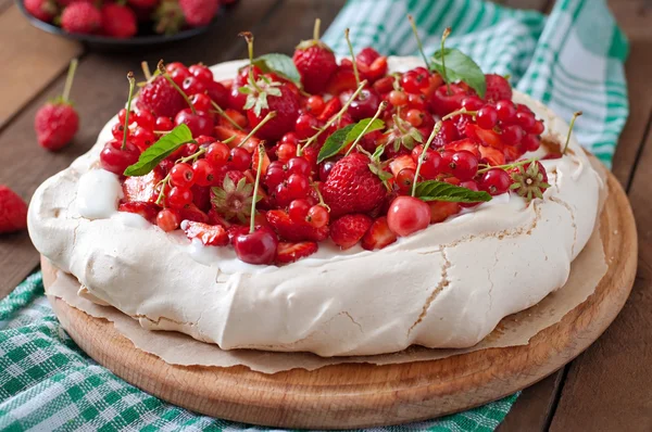 Gâteau aux fruits savoureux — Photo