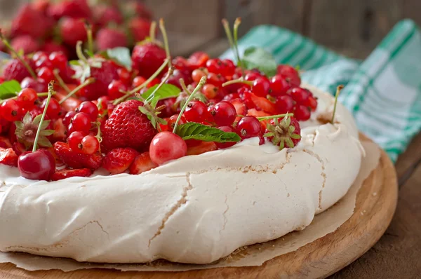 Gâteau aux fruits savoureux — Photo