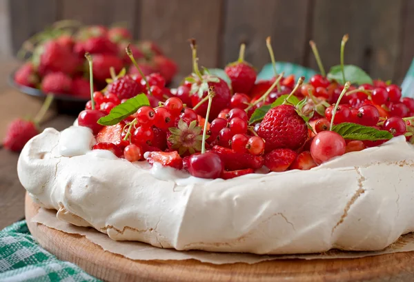 Cake van het smakelijke fruit — Stockfoto