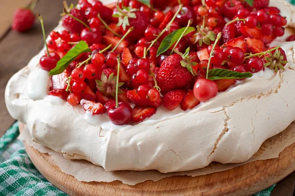 Gâteau aux fruits savoureux — Photo