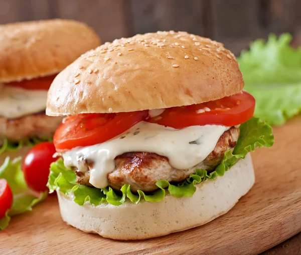 Leckere saftige Burger — Stockfoto