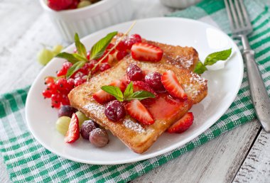 çilek ve reçel ile tost