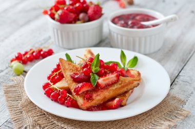 çilek ve reçel ile tost