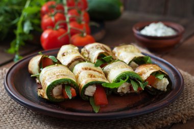 Zucchini rolls with vegetables