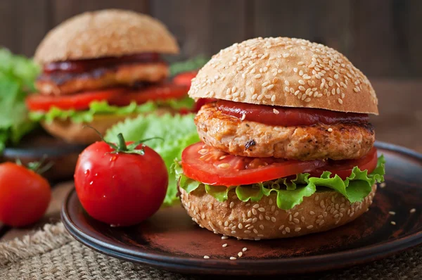 Sanduíches com frango, tomate e alface — Fotografia de Stock