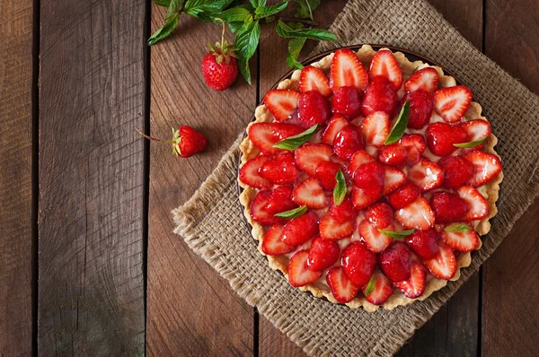 Çilek ve krema ile tart — Stok fotoğraf