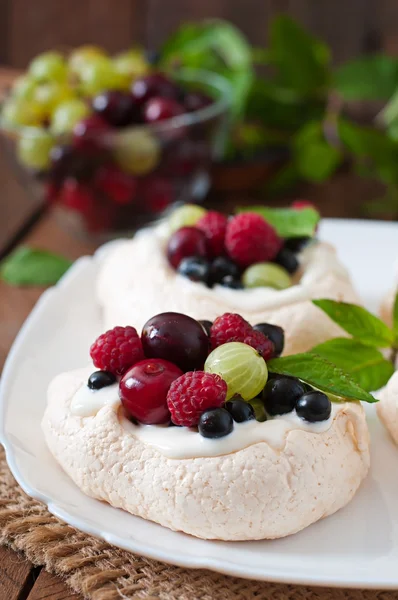 Pastel de merengue "Pavlova " —  Fotos de Stock