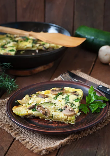 Telur orak-arik dengan jamur dan sayuran — Stok Foto