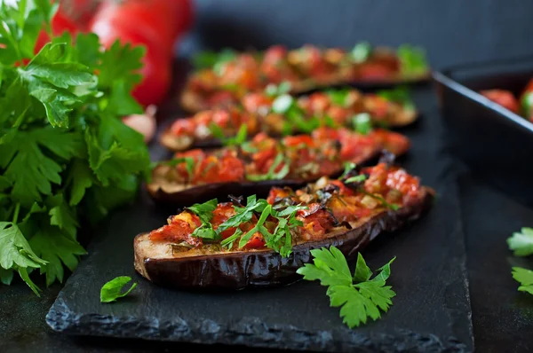 Baked eggplant with tomatoes — Stock Photo, Image