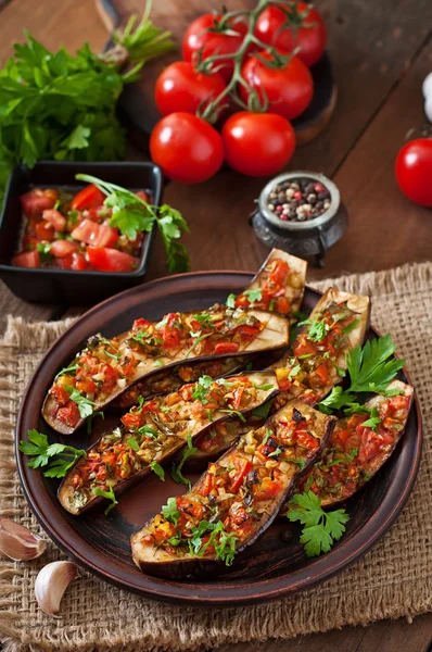 Baked eggplant with tomatoes — Stock Photo, Image