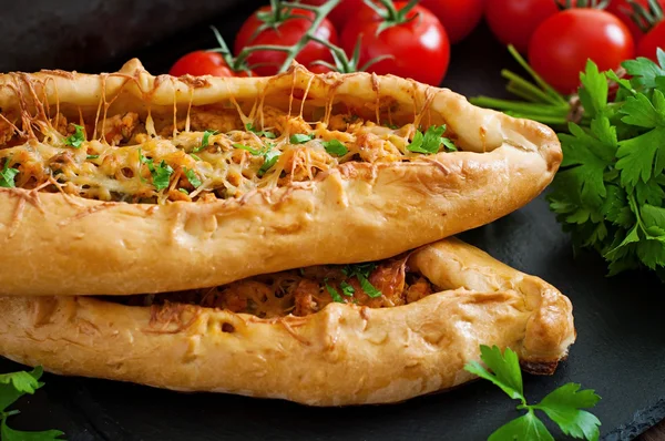 Turkish pides with beef and vegetables — Stock Photo, Image