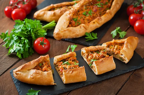 Turkish pides with beef and vegetables — Stock Photo, Image
