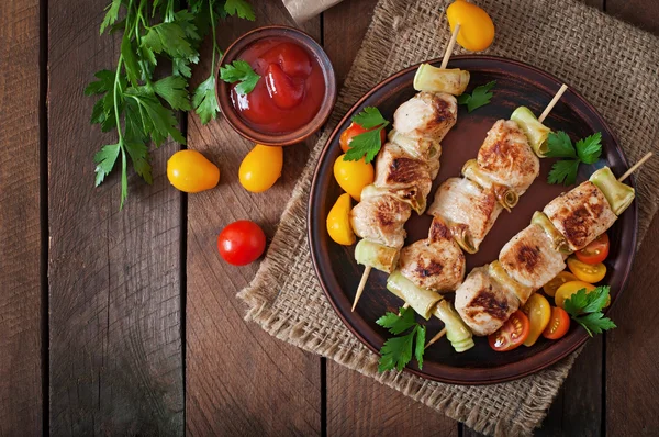 Kebab de pollo con calabacín — Foto de Stock