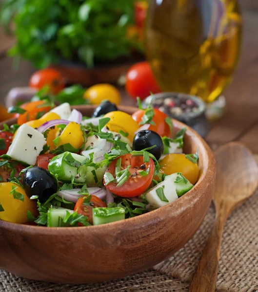 Insalata greca con verdure fresche — Foto Stock