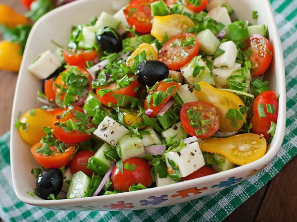 Greek salad with fresh vegetables — Stock Photo, Image