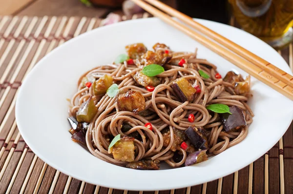 Soba noodles with eggplant in sweet — Stock Photo, Image