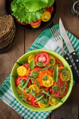 Yaz domates salatası