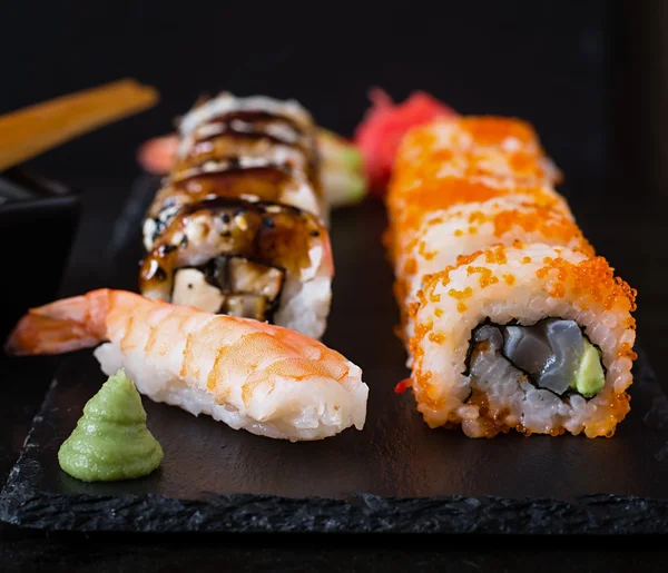 Japansk mat - Sushi och Sashimi — Stockfoto